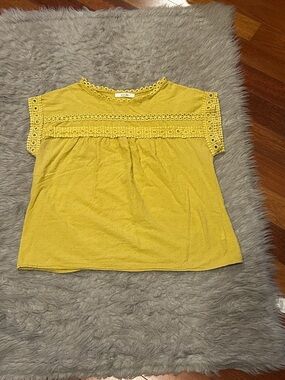 Amaryllis Yellow Lace Trim Top